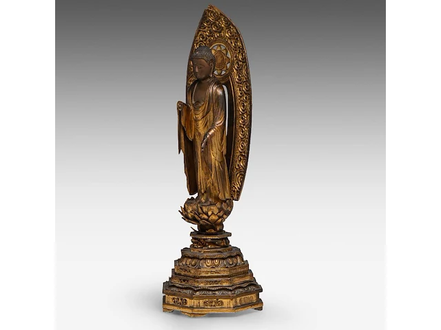 A japanese gilt lacquered figure of amida nyorai (amitabha), standing on a lotus base, meiji period, total h 78,5 cm - afbeelding 3 van  8