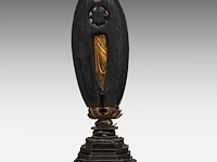 A japanese gilt lacquered figure of amida nyorai (amitabha), standing on a lotus base, meiji period, total h 78,5 cm - afbeelding 5 van  8