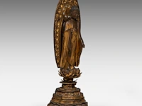 A japanese gilt lacquered figure of amida nyorai (amitabha), standing on a lotus base, meiji period, total h 78,5 cm - afbeelding 7 van  8