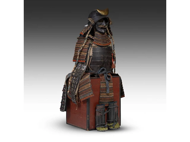 A japanese gusoku or samurai armour, 20thc, total h 130 cm - afbeelding 2 van  7