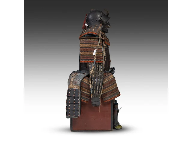 A japanese gusoku or samurai armour, 20thc, total h 130 cm - afbeelding 3 van  7