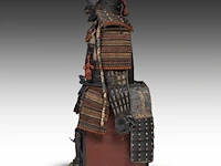 A japanese gusoku or samurai armour, 20thc, total h 130 cm - afbeelding 5 van  7