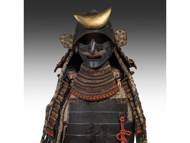 A japanese gusoku or samurai armour, 20thc, total h 130 cm - afbeelding 7 van  7