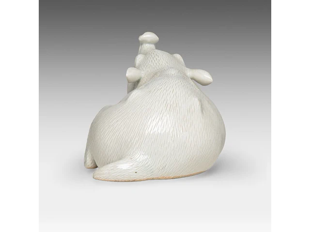 A japanese hirado white-glazed porcelain okimono of a boar, meiji period (1868-1912), l 24 cm - afbeelding 4 van  8