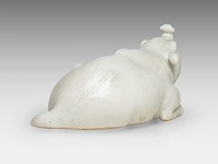 A japanese hirado white-glazed porcelain okimono of a boar, meiji period (1868-1912), l 24 cm - afbeelding 5 van  8