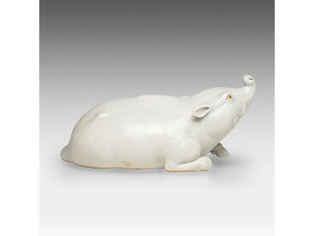 A japanese hirado white-glazed porcelain okimono of a boar, meiji period (1868-1912), l 24 cm - afbeelding 6 van  8