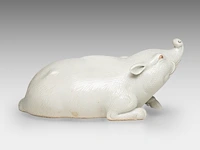 A japanese hirado white-glazed porcelain okimono of a boar, meiji period (1868-1912), l 24 cm - afbeelding 6 van  8