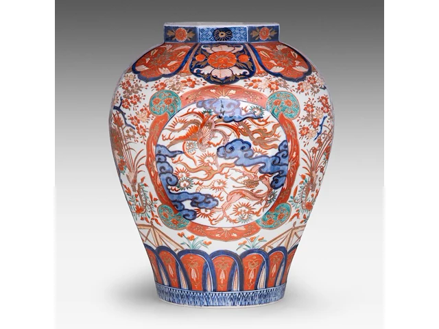 A japanese imari 'dragon and phoenix' vase, late meiji, h 39,5 cm - afbeelding 1 van  7