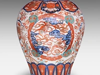 A japanese imari 'dragon and phoenix' vase, late meiji, h 39,5 cm