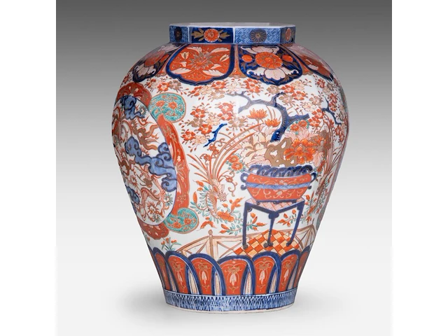 A japanese imari 'dragon and phoenix' vase, late meiji, h 39,5 cm - afbeelding 2 van  7