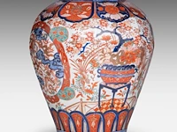 A japanese imari 'dragon and phoenix' vase, late meiji, h 39,5 cm - afbeelding 2 van  7