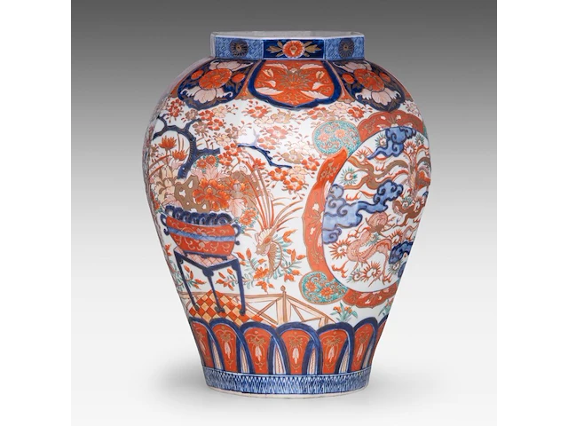 A japanese imari 'dragon and phoenix' vase, late meiji, h 39,5 cm - afbeelding 3 van  7