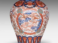 A japanese imari 'dragon and phoenix' vase, late meiji, h 39,5 cm - afbeelding 4 van  7