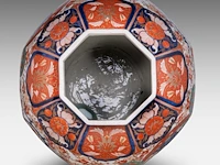 A japanese imari 'dragon and phoenix' vase, late meiji, h 39,5 cm - afbeelding 6 van  7