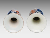 A japanese imari four-piece garniture set, late edo, h 25,5 - 42,5 cm - afbeelding 8 van  10