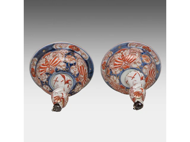 A japanese imari four-piece garniture set, late edo, h 25,5 - 42,5 cm - afbeelding 10 van  10