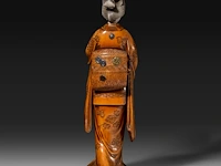 A japanese ivory and boxwood okimono of a lady, meiji period (1868-1912), h 36,5 cm - 1211g (+) - afbeelding 4 van  9