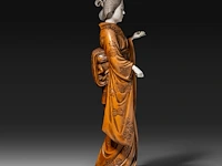 A japanese ivory and boxwood okimono of a lady, meiji period (1868-1912), h 36,5 cm - 1211g (+) - afbeelding 5 van  9