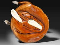 A japanese ivory and boxwood okimono of a lady, meiji period (1868-1912), h 36,5 cm - 1211g (+) - afbeelding 7 van  9