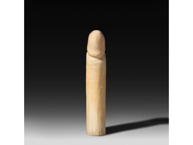 A japanese ivory dildo, 19thc, h 22,5 cm - ø 4,5 cm - 416g (+) - afbeelding 4 van  5