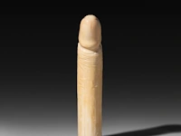 A japanese ivory dildo, 19thc, h 22,5 cm - ø 4,5 cm - 416g (+) - afbeelding 4 van  5