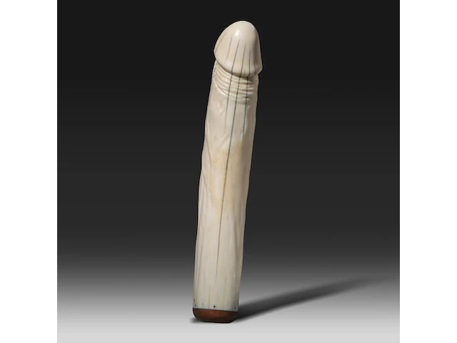 A japanese ivory dildo, 19thc, h 28,5 cm - ø 5 cm - 654g (+) - afbeelding 2 van  5