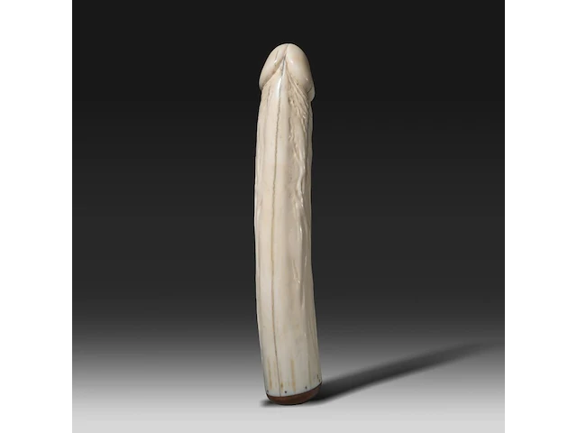 A japanese ivory dildo, 19thc, h 28,5 cm - ø 5 cm - 654g (+) - afbeelding 3 van  5