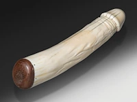 A japanese ivory dildo, 19thc, h 28,5 cm - ø 5 cm - 654g (+) - afbeelding 5 van  5