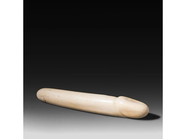 A japanese ivory dildo, signed, 19thc, h 27,5 cm - ø 4 cm - 450g (+) - afbeelding 2 van  5