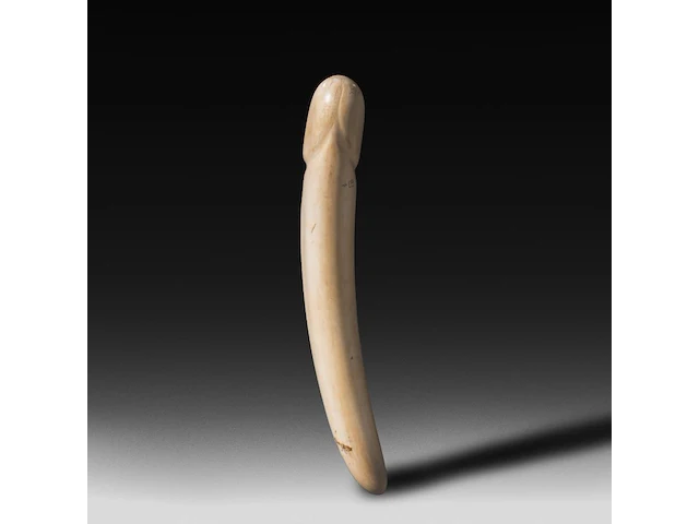 A japanese ivory dildo, signed, 19thc, h 27,5 cm - ø 4 cm - 450g (+) - afbeelding 3 van  5