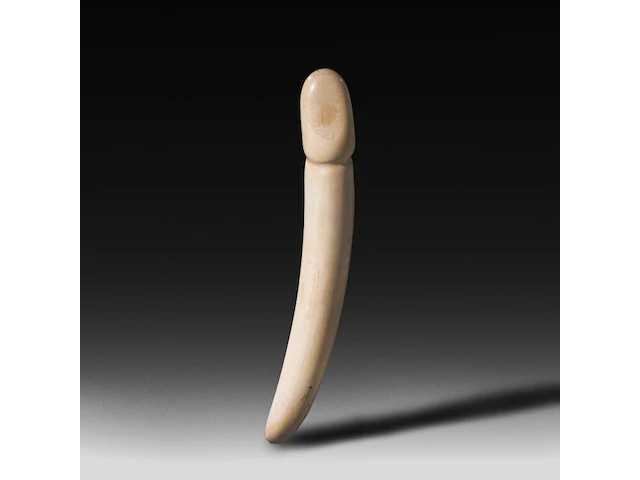 A japanese ivory dildo, signed, 19thc, h 27,5 cm - ø 4 cm - 450g (+) - afbeelding 4 van  5