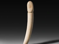A japanese ivory dildo, signed, 19thc, h 27,5 cm - ø 4 cm - 450g (+) - afbeelding 4 van  5
