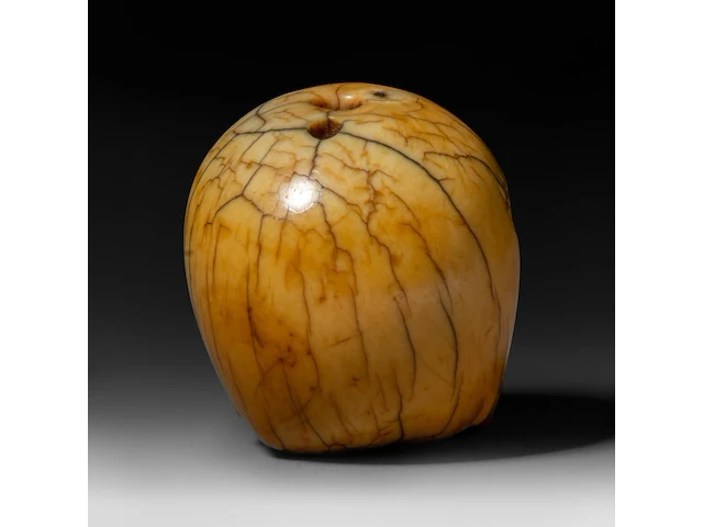 A japanese ivory netsuke of a skull, edo period (18th/19thc), h 3,7 cm - w 4,5 cm - d 3,4 cm - 51g (+) - afbeelding 4 van  7