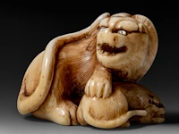A japanese ivory netsuke of a tiger with a cub, signed, edo/meiji period (19thc), h 2,8 cm - w 4 cm - d 3 cm - 21g (+) - afbeelding 2 van  7