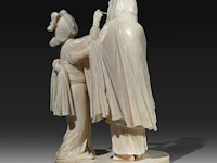 A japanese ivory okimono of a lady cleaning a rakan's ear, signed, meiji period (1868-1912), h 12,5 cm (+) - afbeelding 4 van  8
