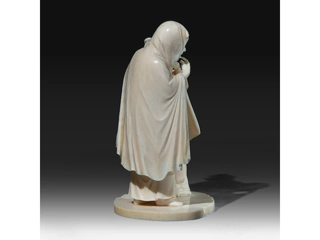 A japanese ivory okimono of a lady cleaning a rakan's ear, signed, meiji period (1868-1912), h 12,5 cm (+) - afbeelding 5 van  8
