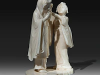A japanese ivory okimono of a lady cleaning a rakan's ear, signed, meiji period (1868-1912), h 12,5 cm (+) - afbeelding 6 van  8