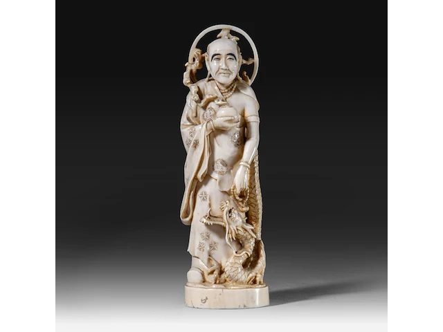 A japanese ivory okimono of the rakan handaka sonja with dragon, signed, meiji period (1868-1912), h 19 cm - 369g (+) - afbeelding 1 van  9