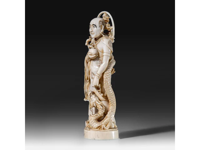 A japanese ivory okimono of the rakan handaka sonja with dragon, signed, meiji period (1868-1912), h 19 cm - 369g (+) - afbeelding 2 van  9