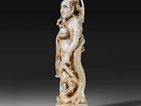 A japanese ivory okimono of the rakan handaka sonja with dragon, signed, meiji period (1868-1912), h 19 cm - 369g (+) - afbeelding 2 van  9