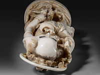 A japanese ivory okimono of the rakan handaka sonja with dragon, signed, meiji period (1868-1912), h 19 cm - 369g (+) - afbeelding 7 van  9