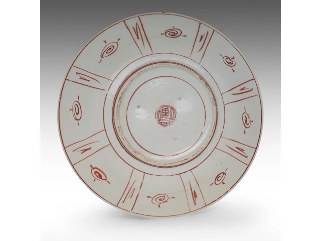 A japanese ko-kutani 'flower vase' plate, edo period, ø 30 cm - afbeelding 2 van  2