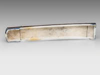 A japanese ko-kutani style ware miniature koto (zither music instrument), meiji period (1868 - 1912), l 46 cm - afbeelding 3 van  4