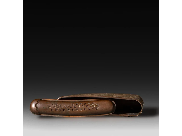 A japanese meiji hand warmer, with a phallic decoration on top, ca. 1900 11.5 x 7 cm. (4.53 x 2.75 in.) - afbeelding 5 van  6