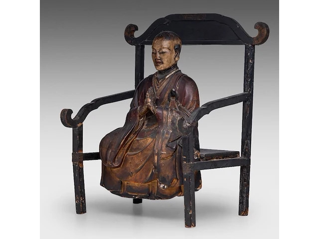 A japanese polychrome lacquered buddhist monk on the monastic chair (kyokuroku), meiji period, total h 48 - l 42 cm - afbeelding 2 van  6