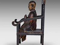 A japanese polychrome lacquered buddhist monk on the monastic chair (kyokuroku), meiji period, total h 48 - l 42 cm - afbeelding 3 van  6