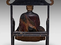 A japanese polychrome lacquered buddhist monk on the monastic chair (kyokuroku), meiji period, total h 48 - l 42 cm - afbeelding 4 van  6