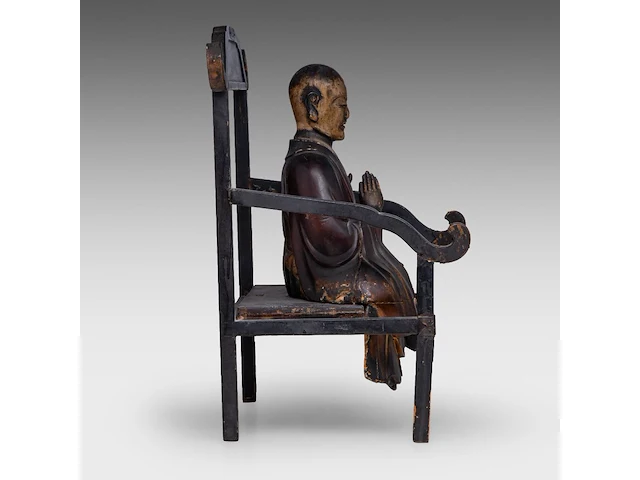 A japanese polychrome lacquered buddhist monk on the monastic chair (kyokuroku), meiji period, total h 48 - l 42 cm - afbeelding 5 van  6