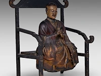 A japanese polychrome lacquered buddhist monk on the monastic chair (kyokuroku), meiji period, total h 48 - l 42 cm - afbeelding 6 van  6