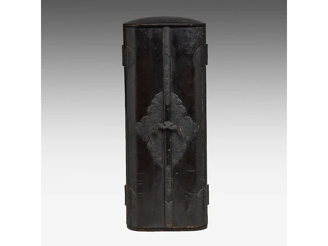 A japanese polychrome lacquered standing figure of sho kannon bosatsu, late meiji, total h 53 cm - fitted in a zushi portable shrine, h 57,5 - 22 x 21 cm - afbeelding 2 van  13